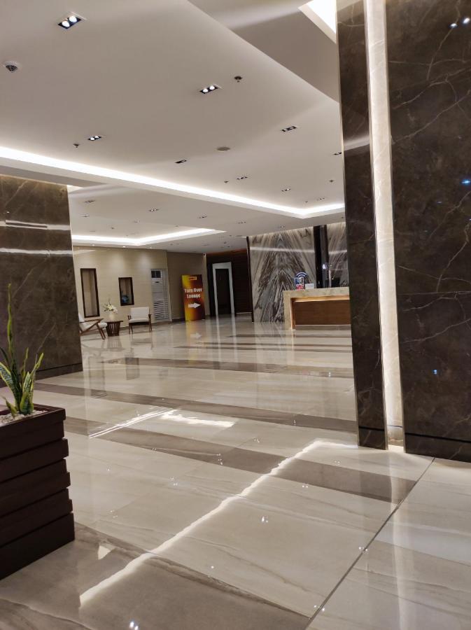 Schoenes Apartment Mit Pool-Nutzung マニラ市 エクステリア 写真