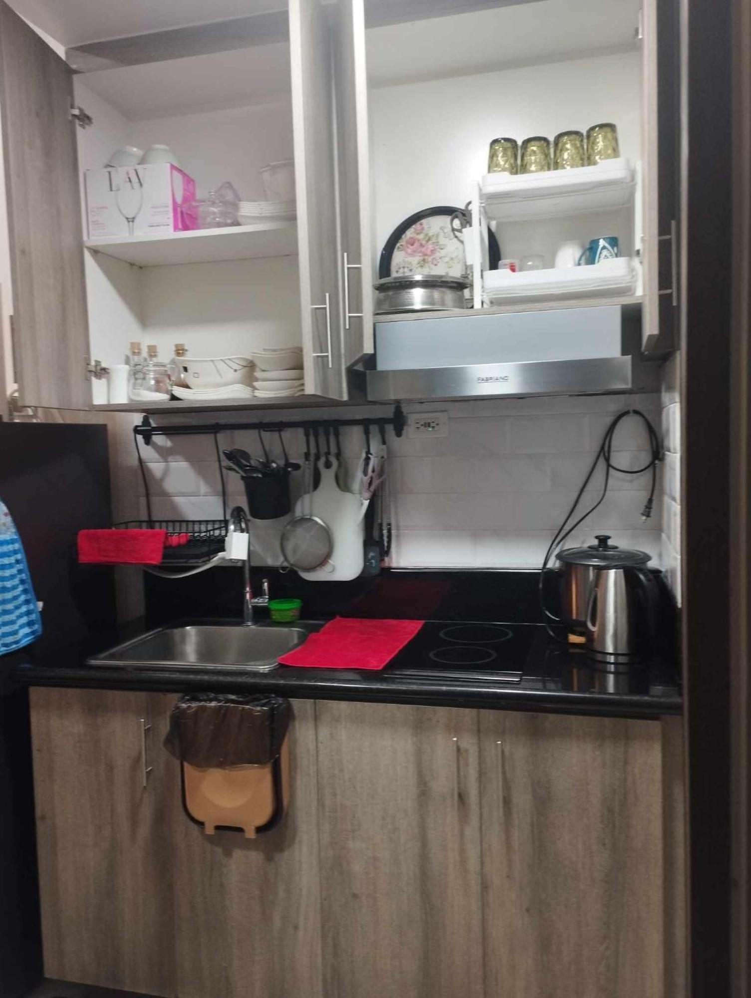 Schoenes Apartment Mit Pool-Nutzung マニラ市 エクステリア 写真